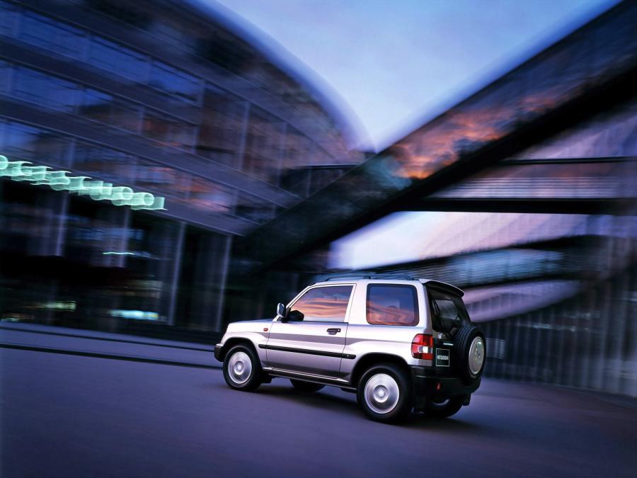  Mitsubishi Pajero Pinin 3-Door 1998 года  (фото 2 из 11)